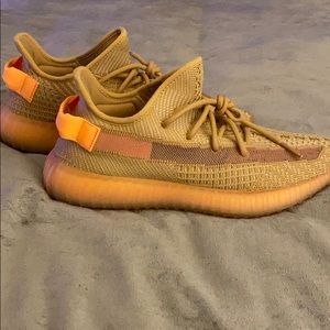 Yeezy 350 v2 clays size 9